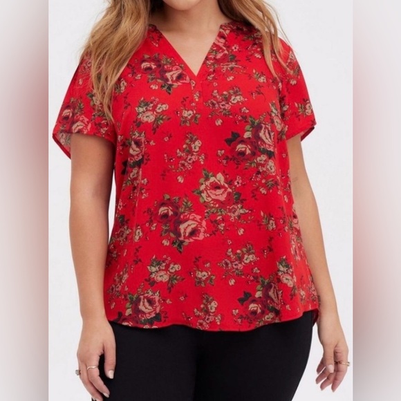 torrid Tops - 🌹 Torrid 6X Hi-Lo Red Floral Top